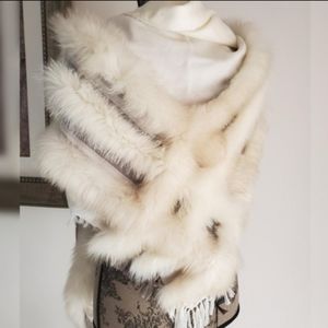 GUCCI shadow fox shawl scarf in cream